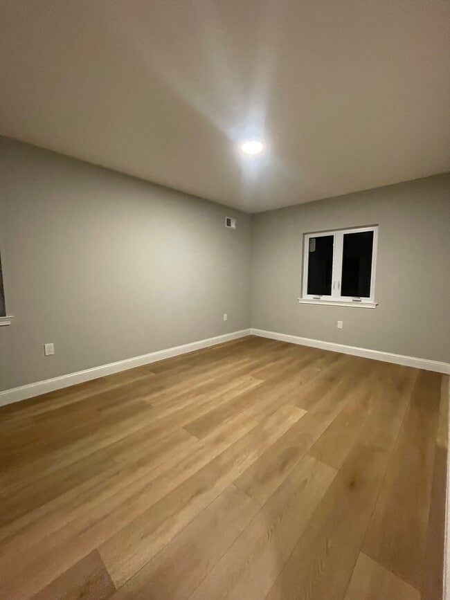 Building Photo - 235 Burbank Ave