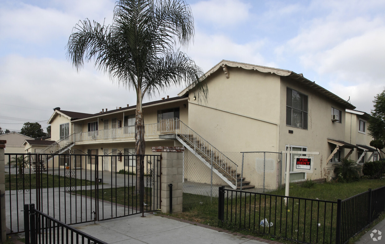 Primary Photo - Commonwealth Manor