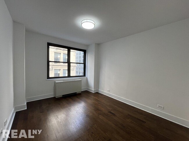 Building Photo - 96 Fifth Avenue