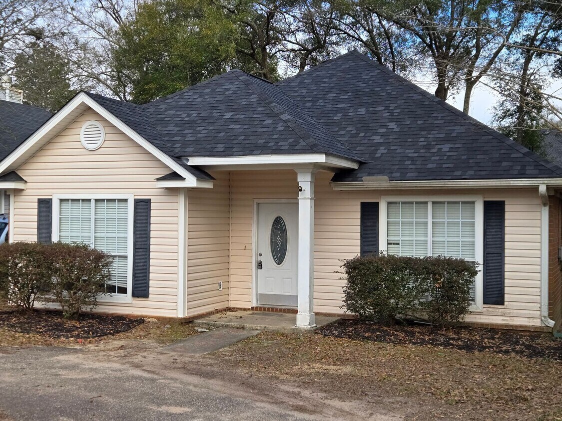 Foto principal - Perfectly situated 3/2 with large cul-de-s...