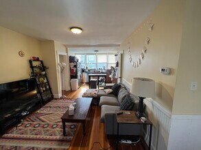 Building Photo - 332 Beacon St