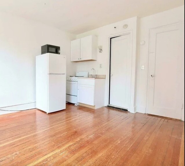 Primary Photo - 453 2nd Ave
