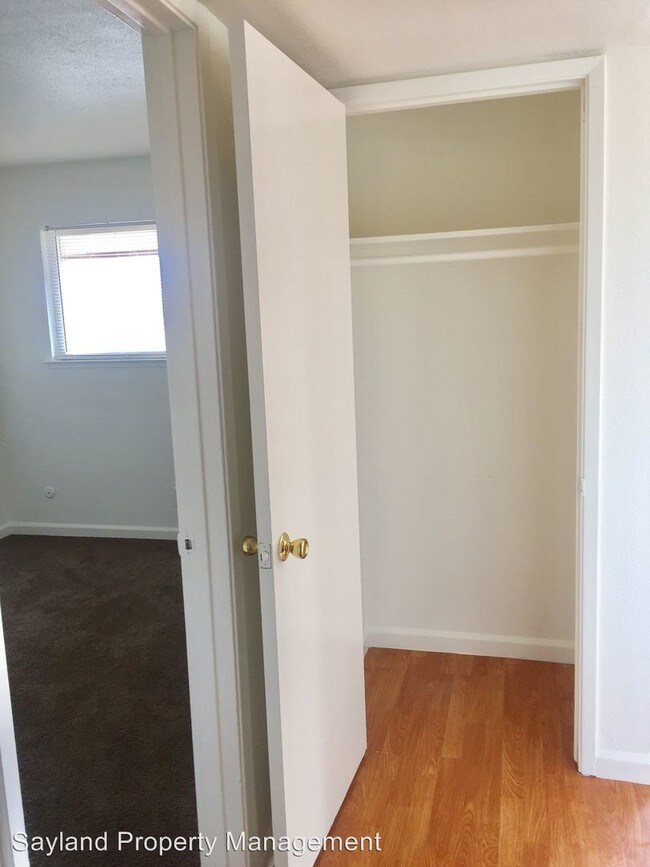 Building Photo - 5 E Saginaw Way