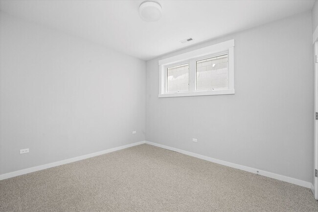 Building Photo - 2533 W Congress Pkwy