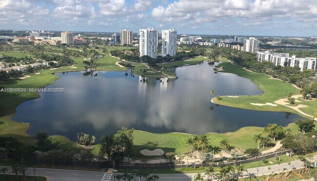 Foto del edificio - 20200 W Country Club Dr