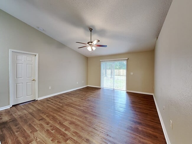 Building Photo - 3424 Diamond Ter