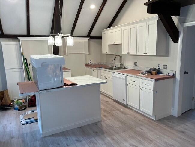 Building Photo - 104 MA-104