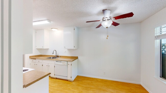 Building Photo - 829 Las Gallinas Ave