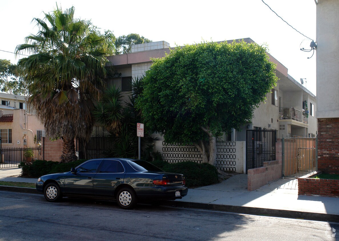 Building Photo - 11500 Menlo Ave