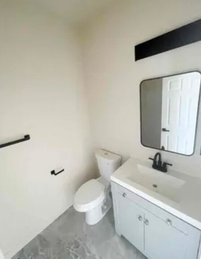 Foto del edificio - 1528 Wilford Ave