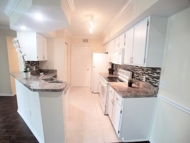 Building Photo - Beautiful  2/2 condo  for rent  next to Wa...