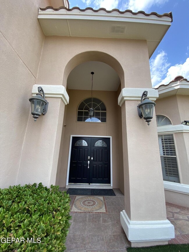 Building Photo - 6529 Grand Ridge Dr