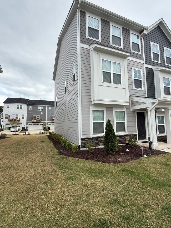 Foto del edificio - 409 Deercroft Dr