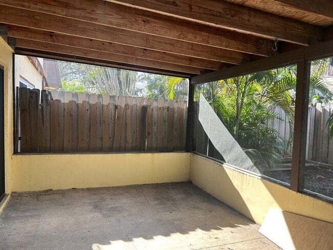 Building Photo - 3502 Gardens E Dr