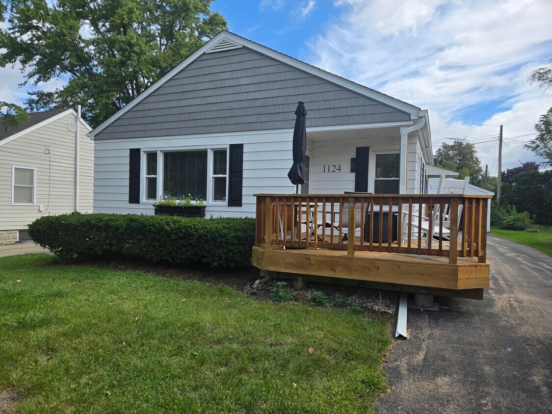 Foto principal - 1124 Somonauk St