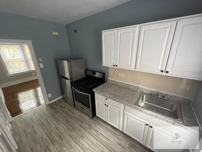 Building Photo - 4235-45 N Lamon