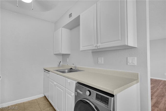 Foto del edificio - 4617 Bayshore Dr