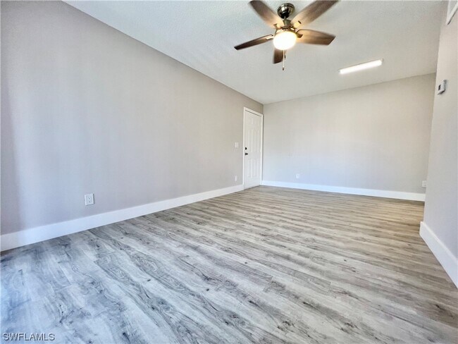 Building Photo - 5303 Summerlin Rd