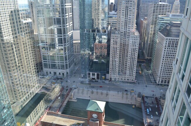 Foto del edificio - 345 N La Salle St