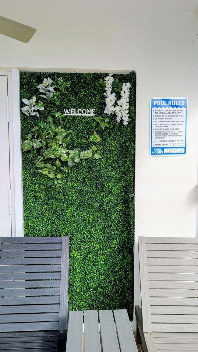 Foto del edificio - 8416 Pine Tree Ln