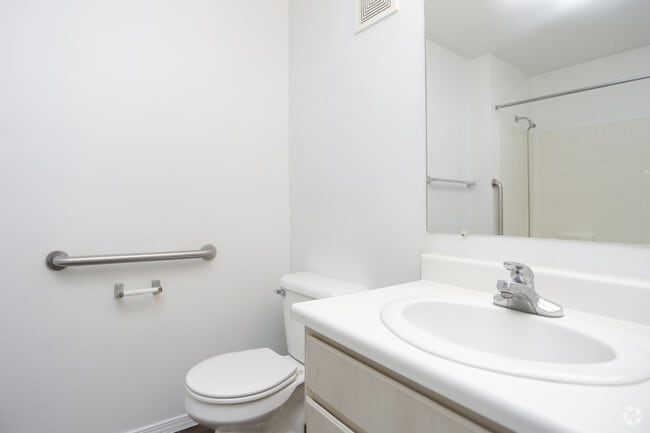 2BR, 1BA - 686 SF - Harmony Garden Apartments