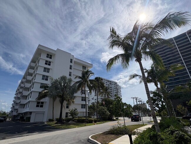 Foto del edificio - 1009 N Ocean Blvd