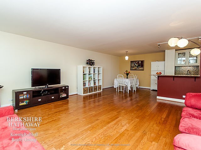 Building Photo - 2626 N Lakeview Ave