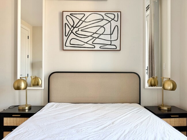 Building Photo - Furnished room/NOT APARTMENT