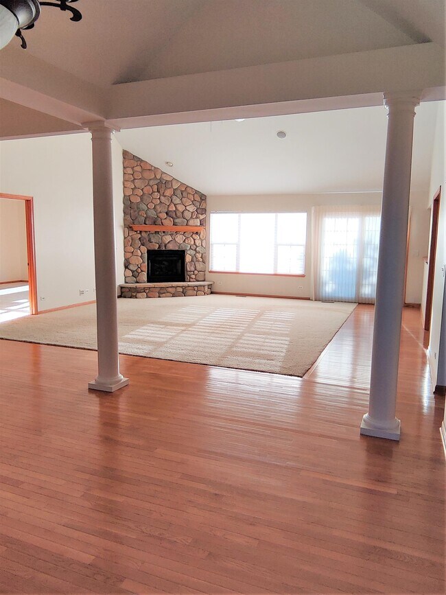Building Photo - 311 Poplar Dr