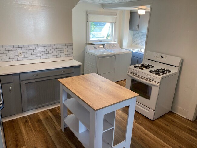 Building Photo - First-floor apartment in a great location