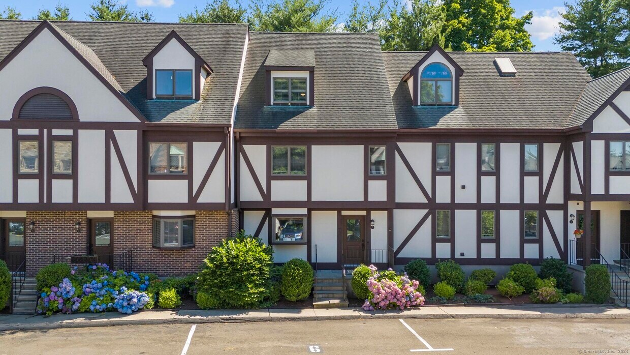 Primary Photo - 668 Glenbrook Rd