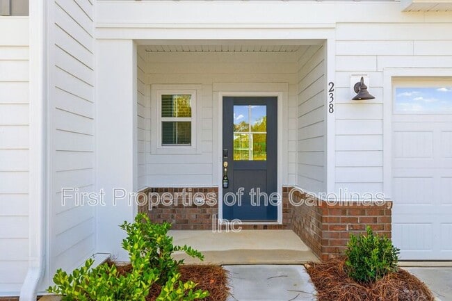 Building Photo - 238 Tiger Lily Dr