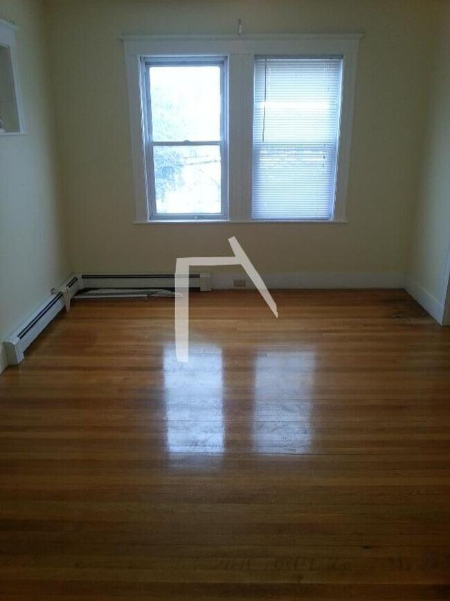 Foto del edificio - 9/1 No Fee! Spacious 3BR near Oak Sq, BC, w/d in unit!