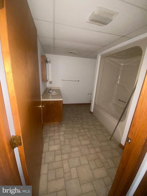 Building Photo - 1312 Clay Ave