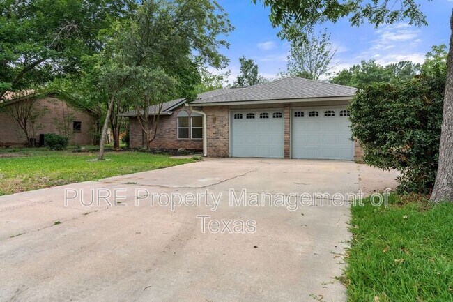Building Photo - 13322 Villa Park Dr
