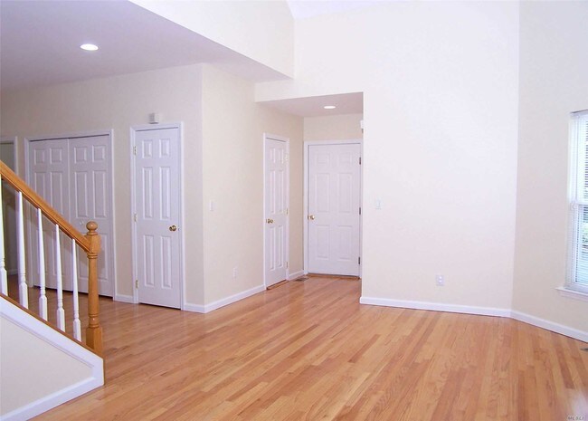 Foto del edificio - 49 Sunflower Ridge Rd