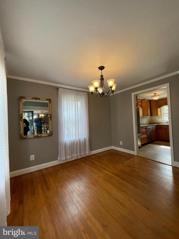 Foto del edificio - 7007 Grove Rd