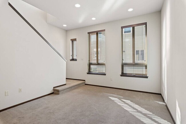 Foto del edificio - 180 Madrona Way NE