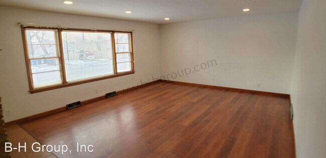 Building Photo - 3 br, 1.5 bath House - 2000 Layard Ave