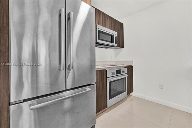 Photo - 488 NE 18th St cu-3105 Apartment