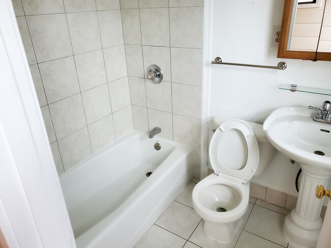 Baño - 718 1st Ave
