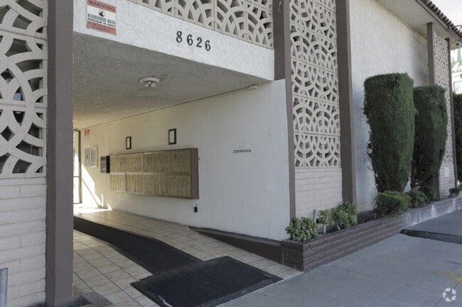 Building Photo - Townhouse Artesia