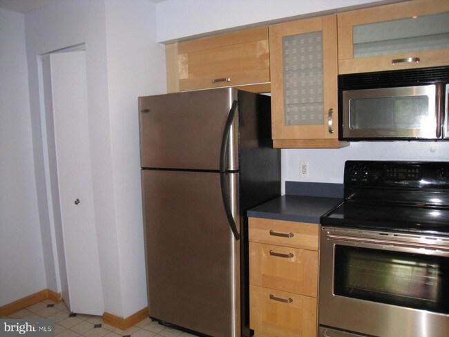 Foto del edificio - 2211 Sayre Dr