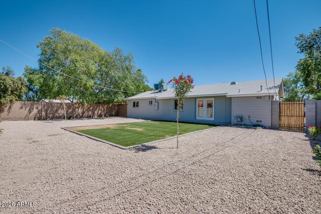 Building Photo - 824 W Parkway Blvd