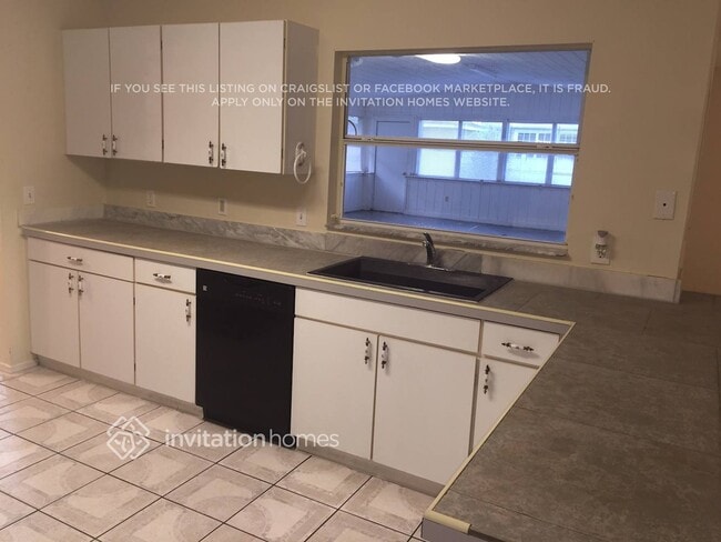 Building Photo - 2401 Bel Air Cir