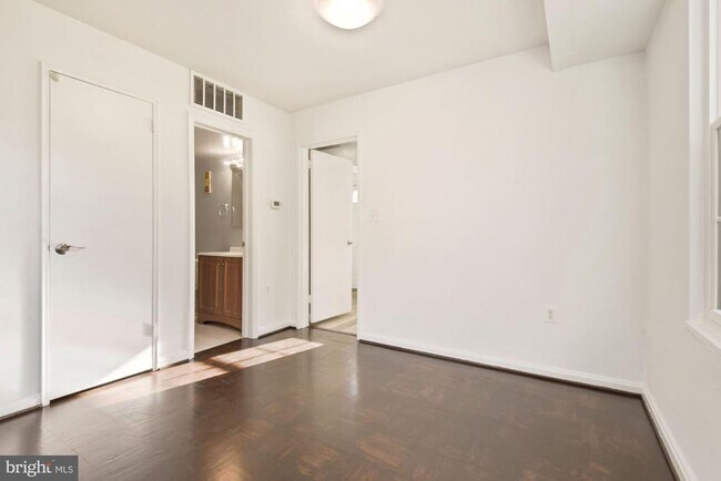 Building Photo - 3912 Keller Ave