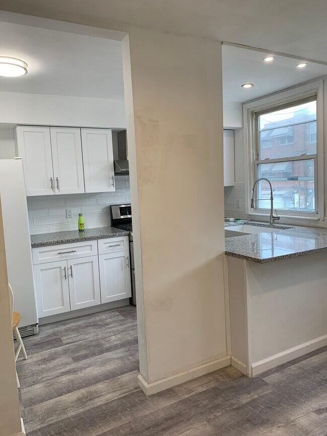 Foto del edificio - 6908 Revere St