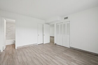 Building Photo - Luna At Hollywood