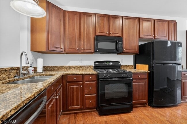 Foto del edificio - 3 Weber Ave