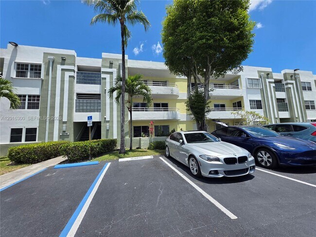Building Photo - 10765 SW 108th Ave